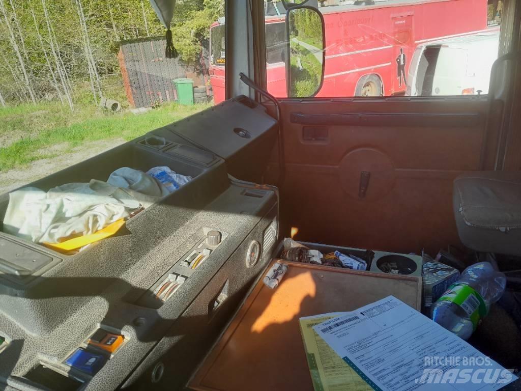 Volvo F12 平板栏板货车