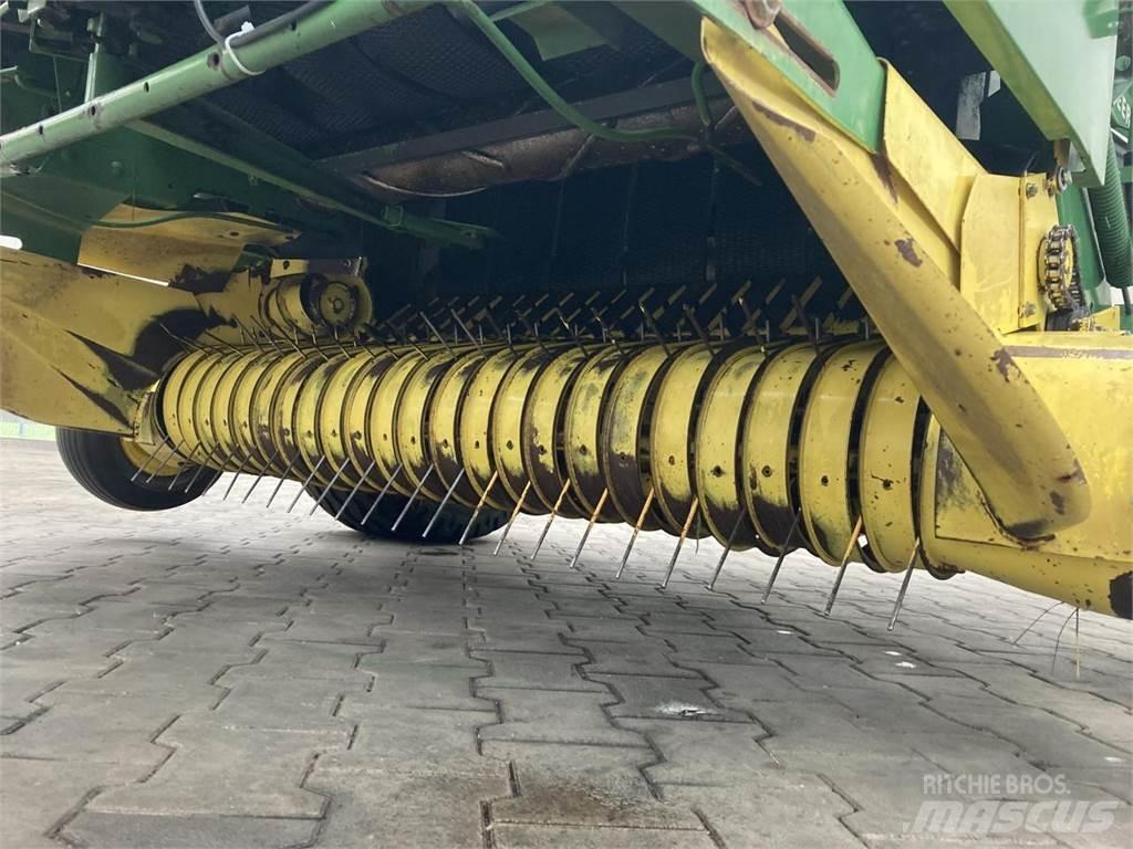 John Deere 550 圆捆打捆机