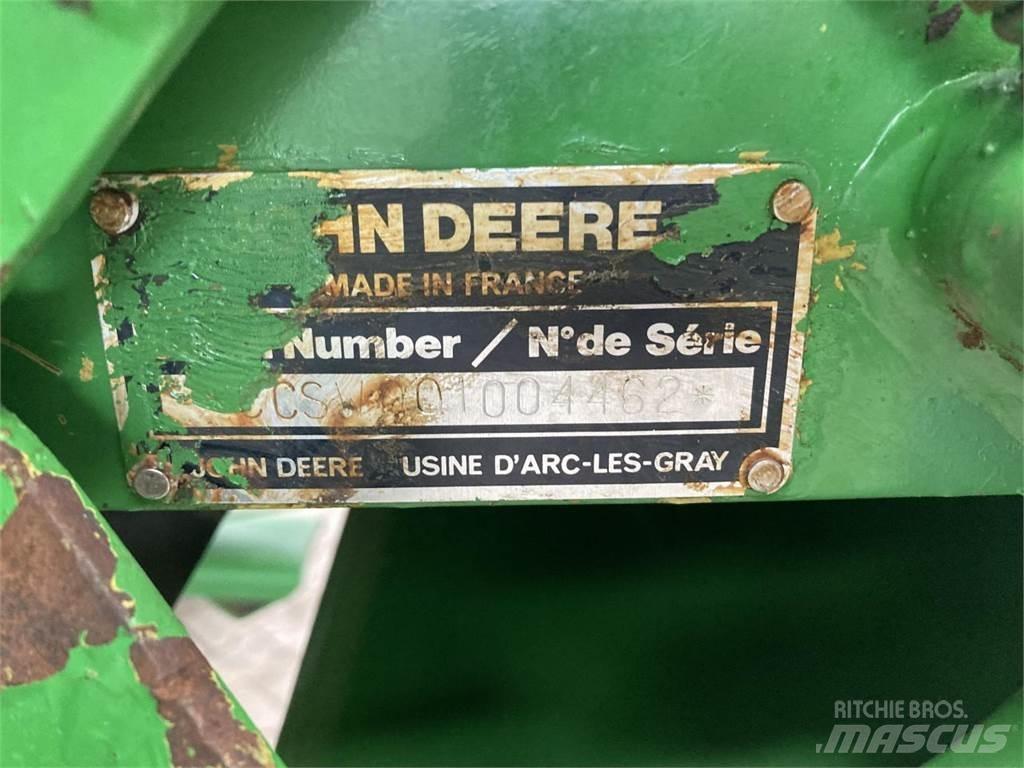 John Deere 550 圆捆打捆机