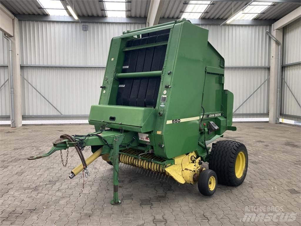 John Deere 550 圆捆打捆机