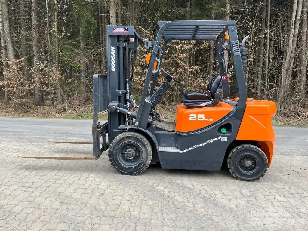 Doosan D 25 GP 柴油叉车