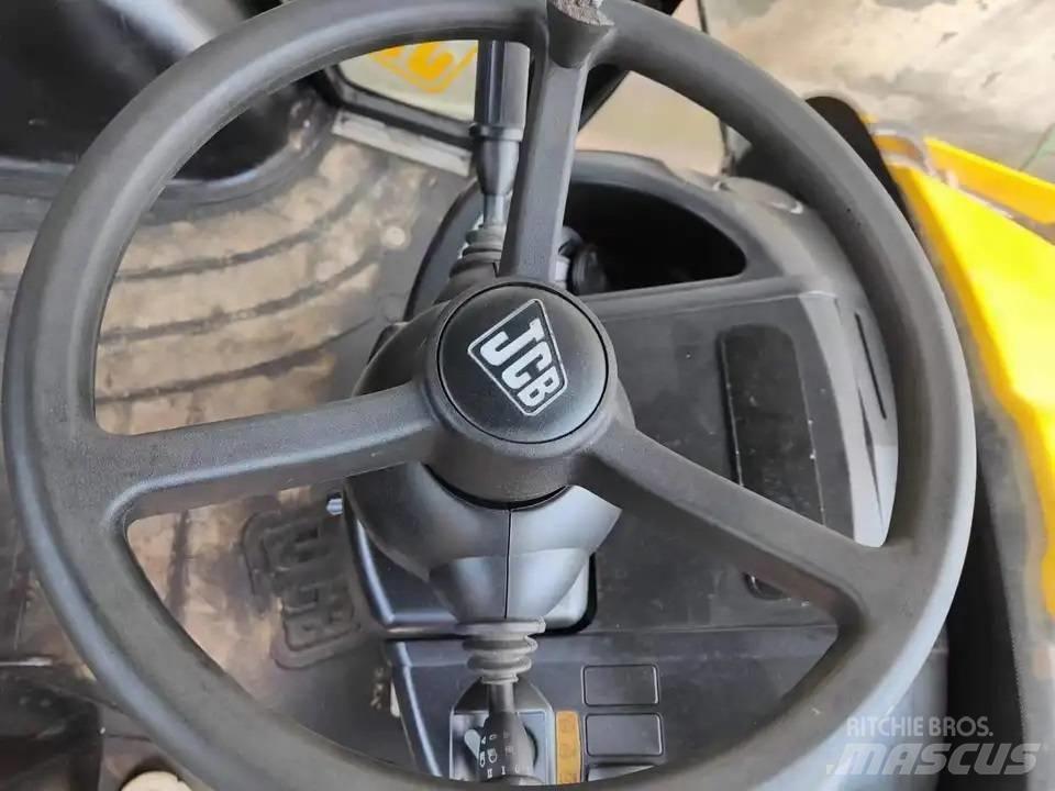 JCB 3CX 反铲装载机
