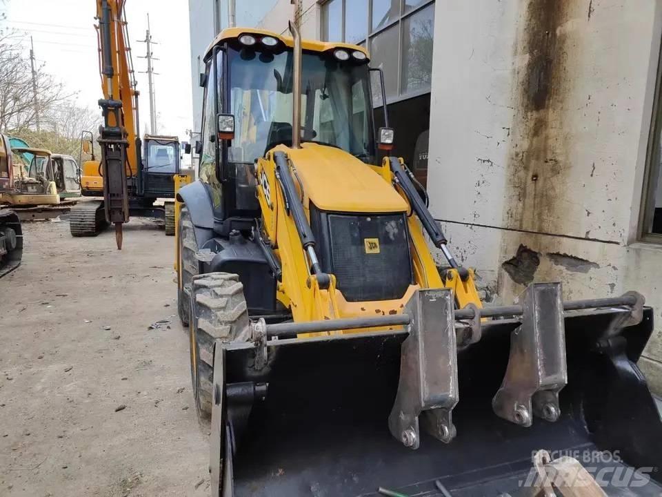 JCB 3CX 反铲装载机