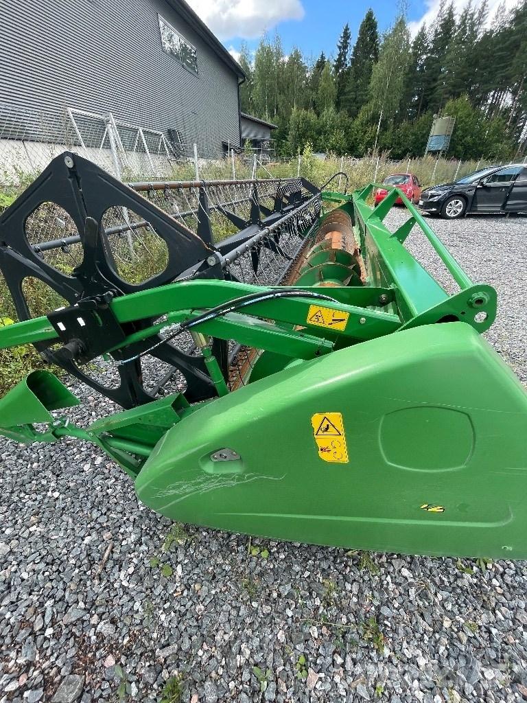 John Deere 622R 联合收割机头