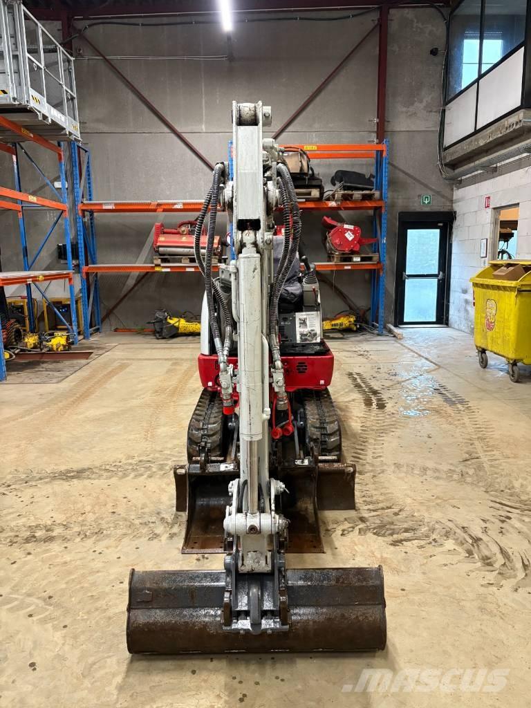 Takeuchi TB 225 小型挖掘机