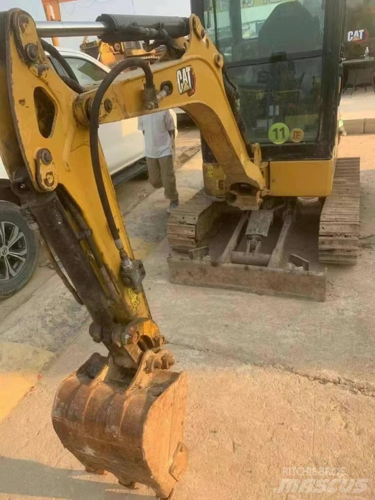 CAT 302 小型挖掘机