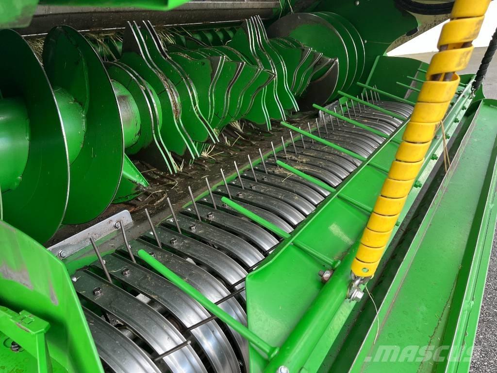 John Deere V 451R 圆捆打捆机