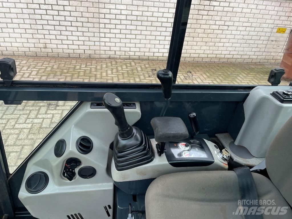 Komatsu PC 17 R-5 小型挖掘机
