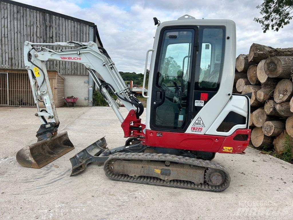 Takeuchi TB 225 小型挖掘机