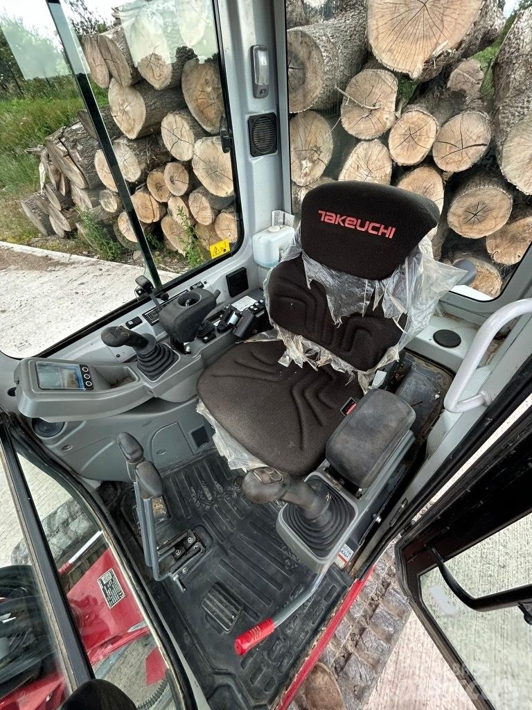 Takeuchi TB 225 小型挖掘机