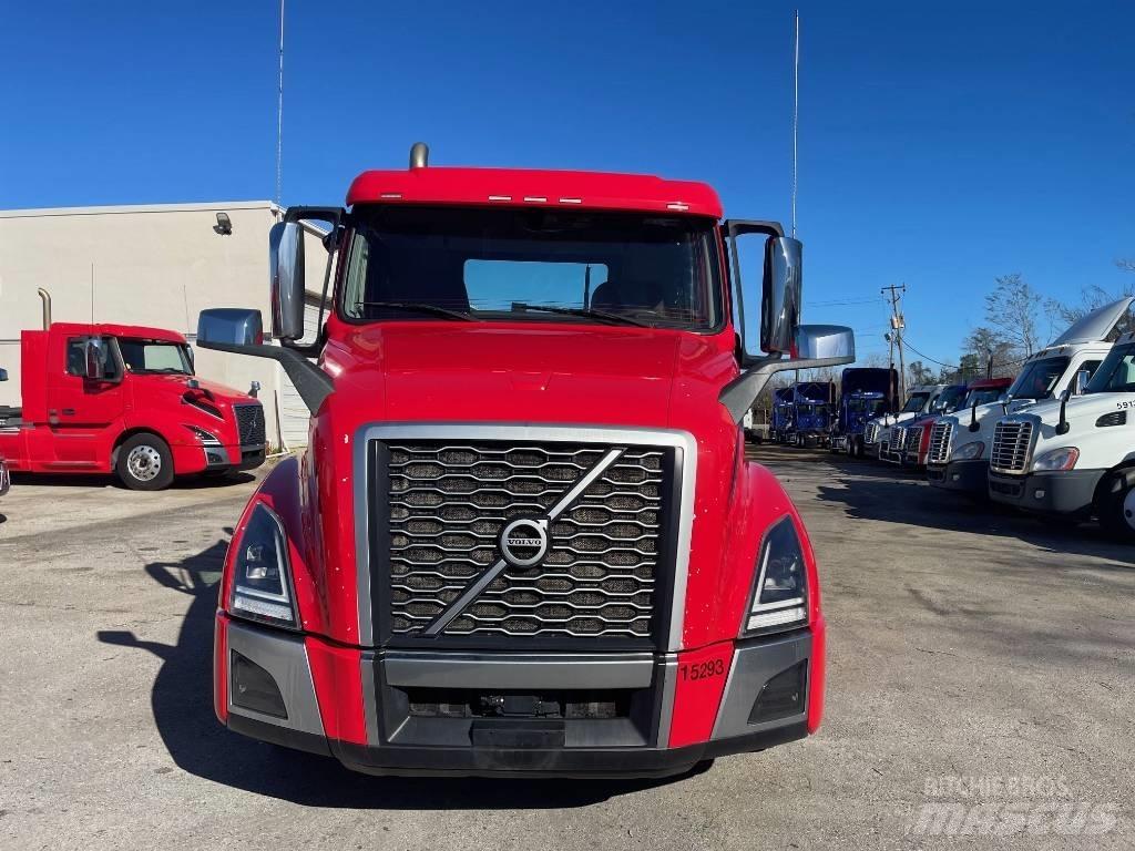 Volvo VNL64T300 牵引车