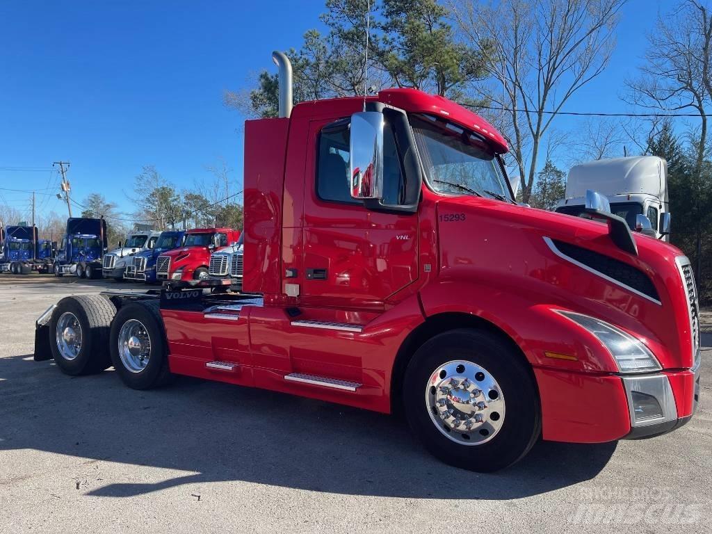 Volvo VNL64T300 牵引车