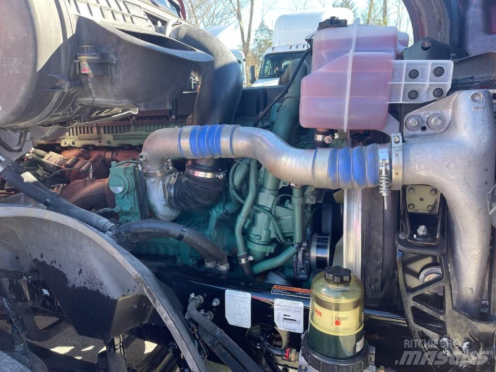 Volvo VNL64T300 牵引车
