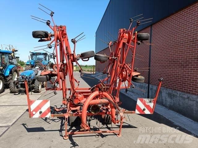 Kuhn GF8501 MHO 犁耙和摊草机