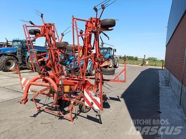 Kuhn GF8501 MHO 犁耙和摊草机