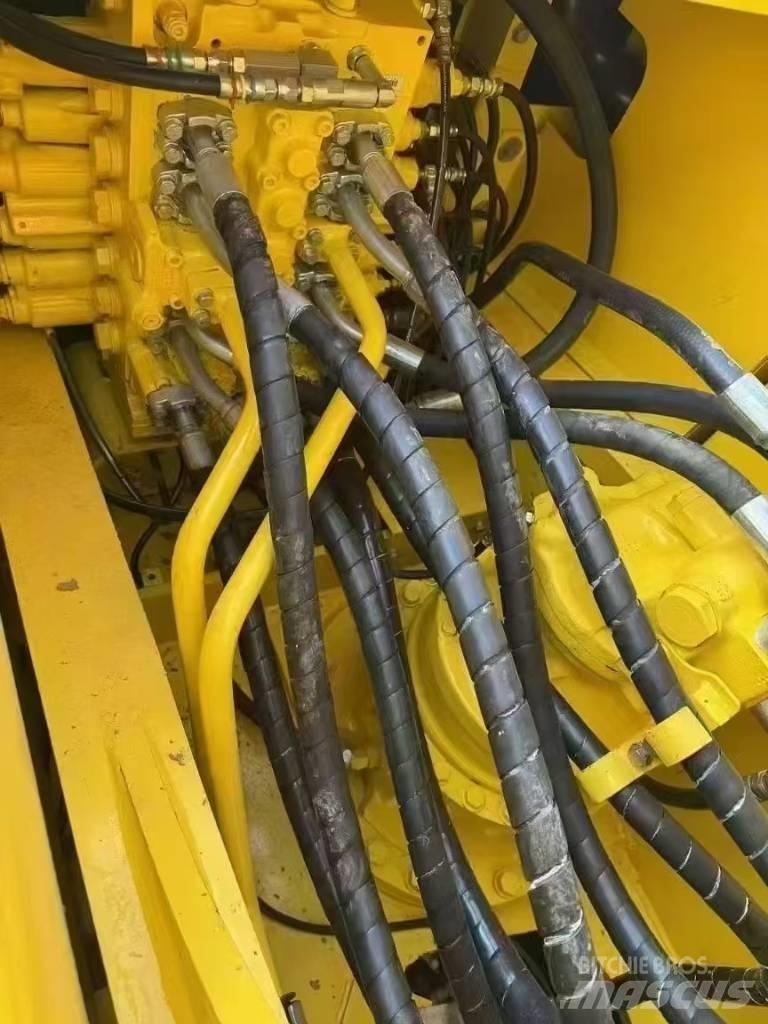 Komatsu PC 240 履带挖掘机