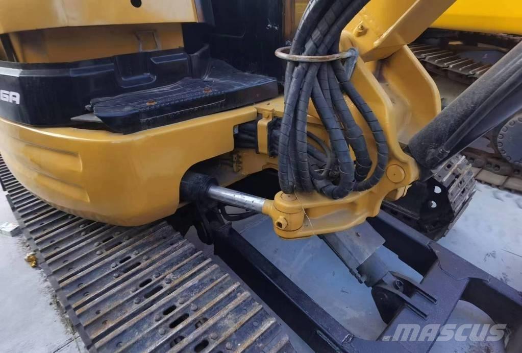 CAT 304 CR 小型挖掘机