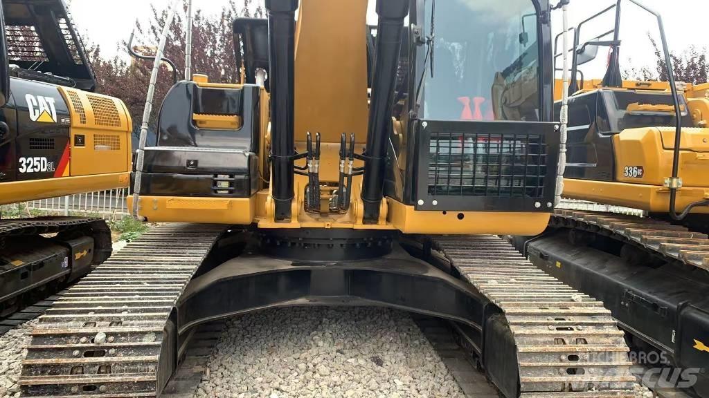 CAT 324 履带挖掘机