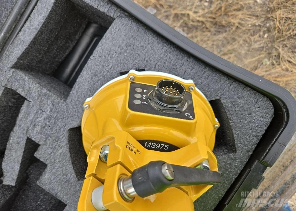 CAT 330 履带挖掘机