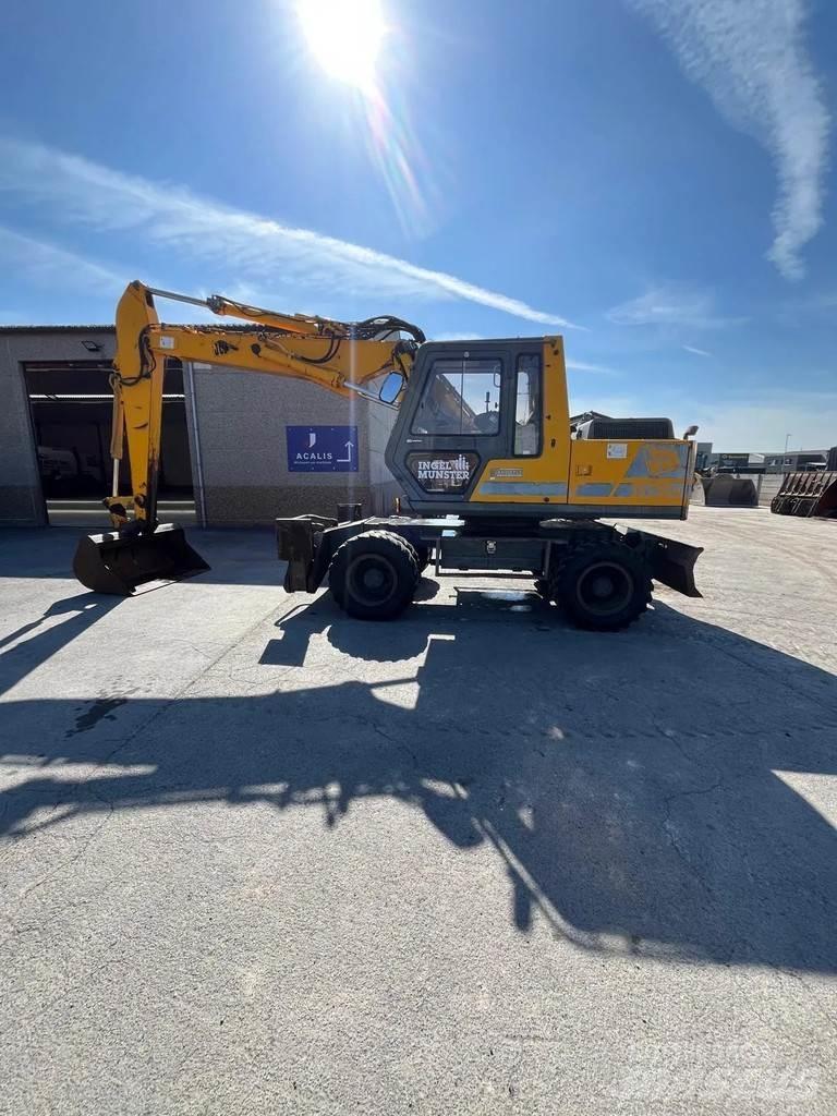 JCB JS130W 轮式挖掘机