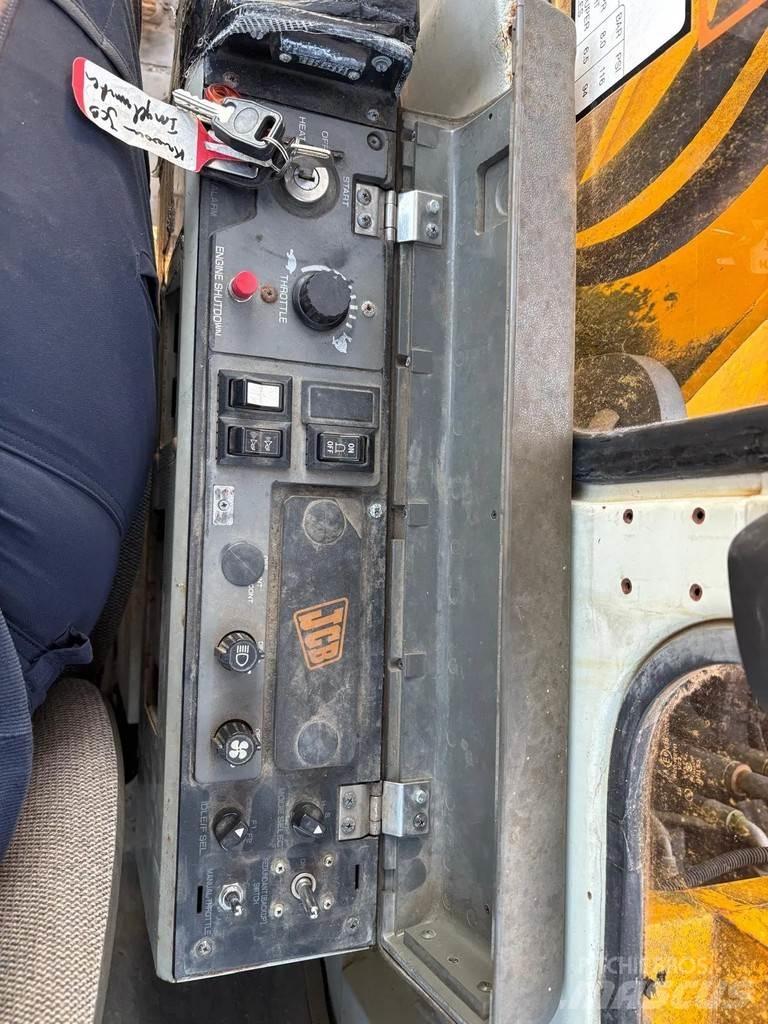 JCB JS130W 轮式挖掘机