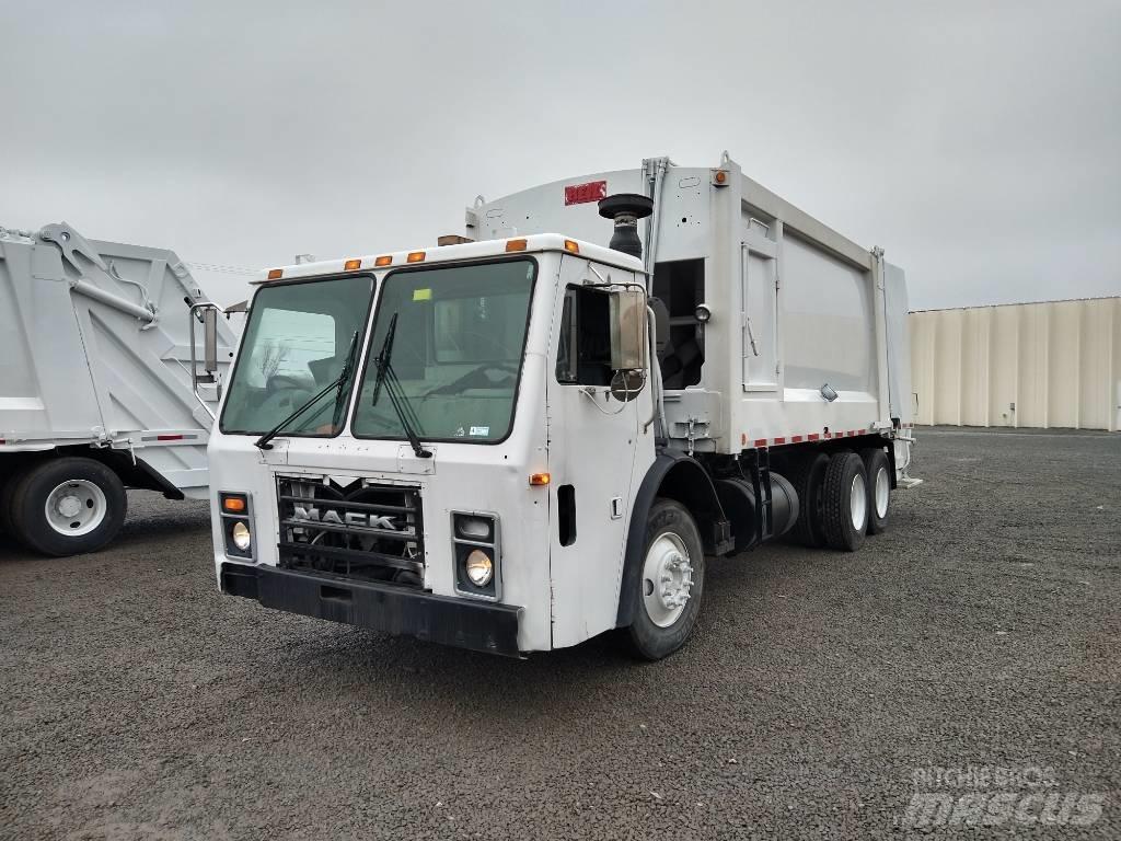Mack LEU613 垃圾车