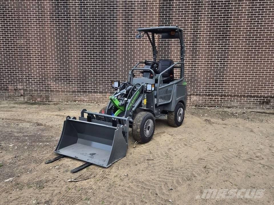 WCM L1580e 前装载和挖掘机