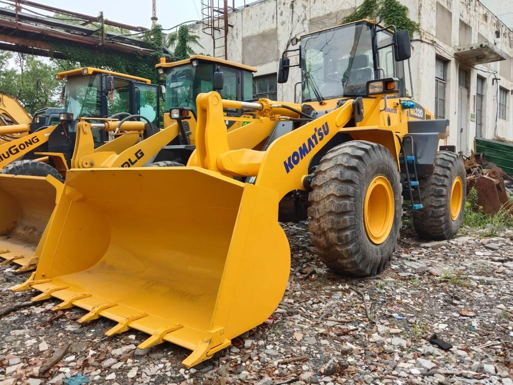 Komatsu WA 320 轮式装载机