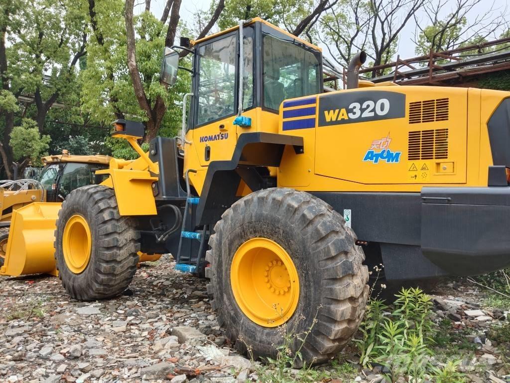 Komatsu WA 320 轮式装载机