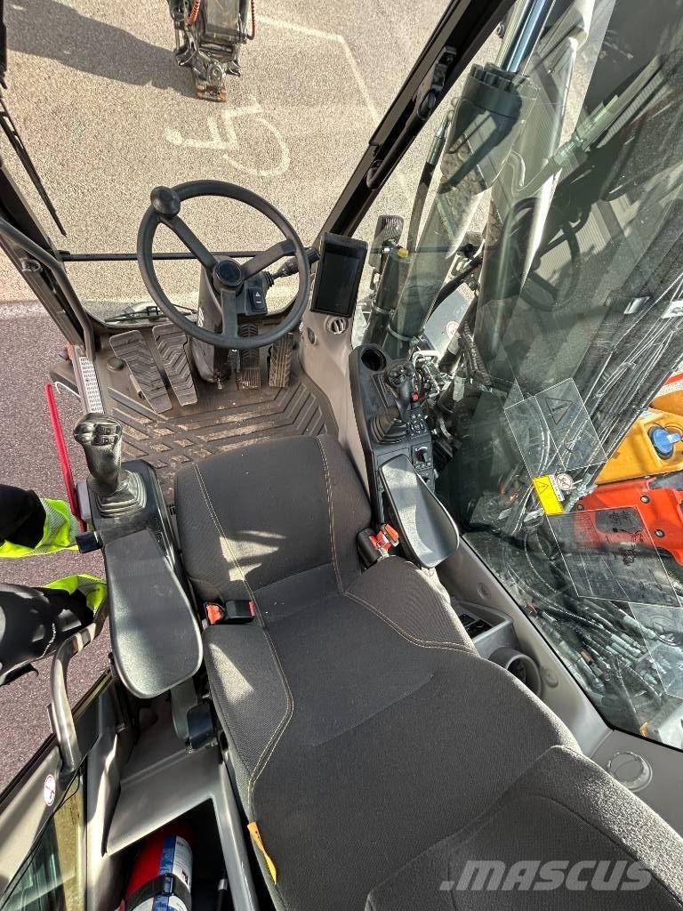 Volvo EWR130E 轮式挖掘机