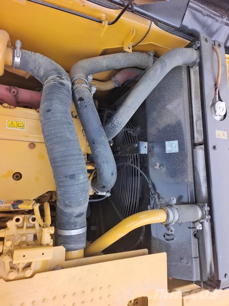 CAT 320 D2L 履带挖掘机