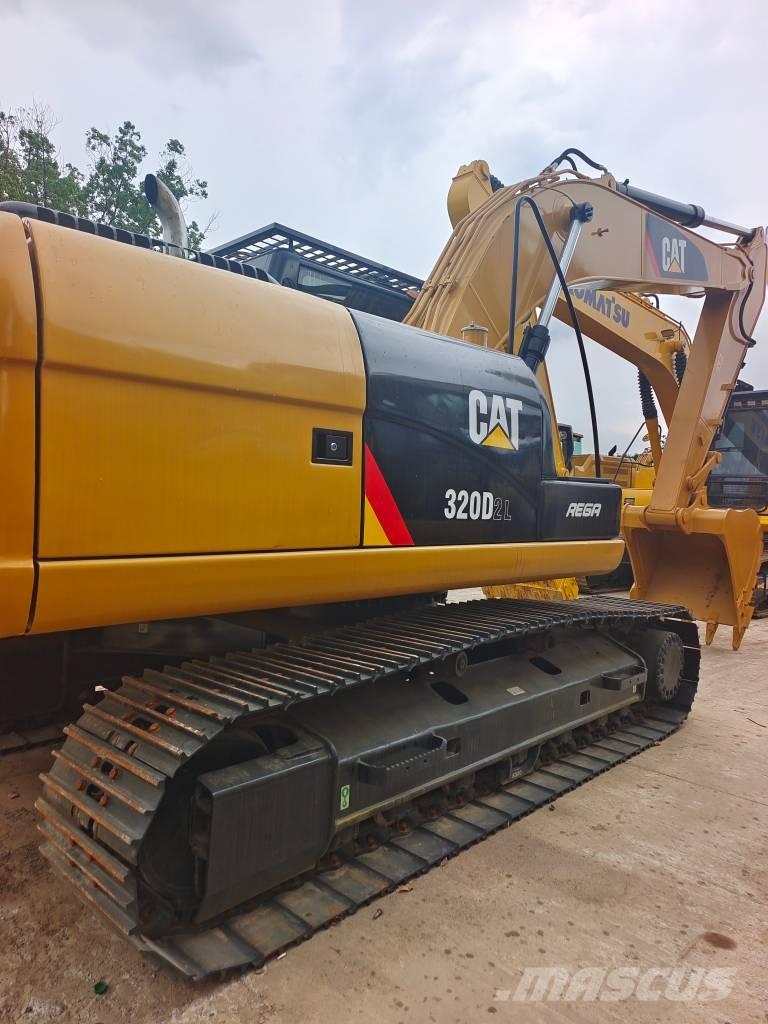 CAT 320 D2L 履带挖掘机