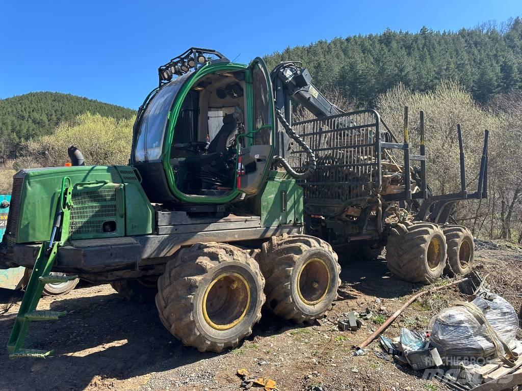 John Deere 810 E 集运机