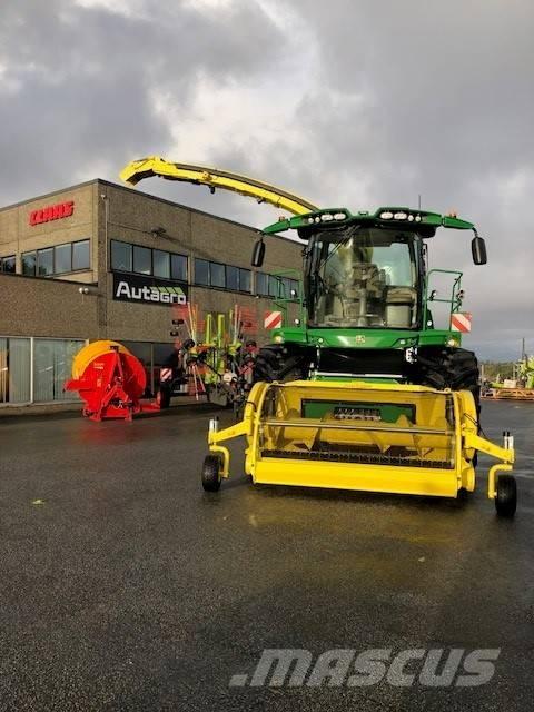 John Deere 8200 i 自走式青贮饲料收割机