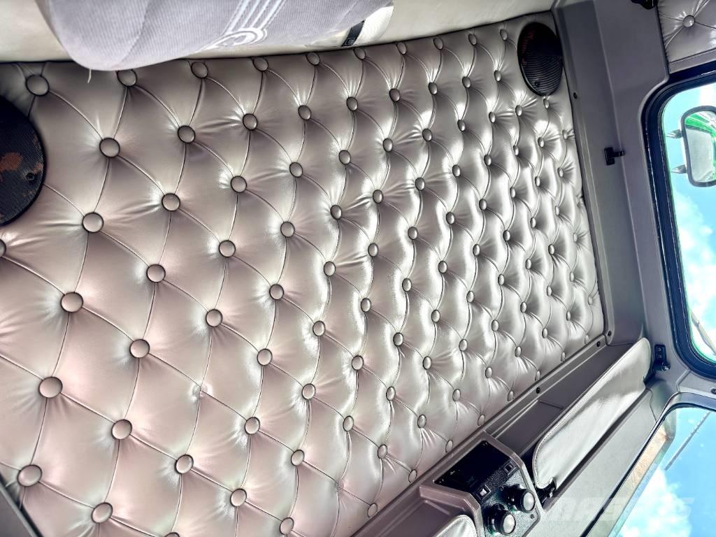 Kenworth W 900 牵引车