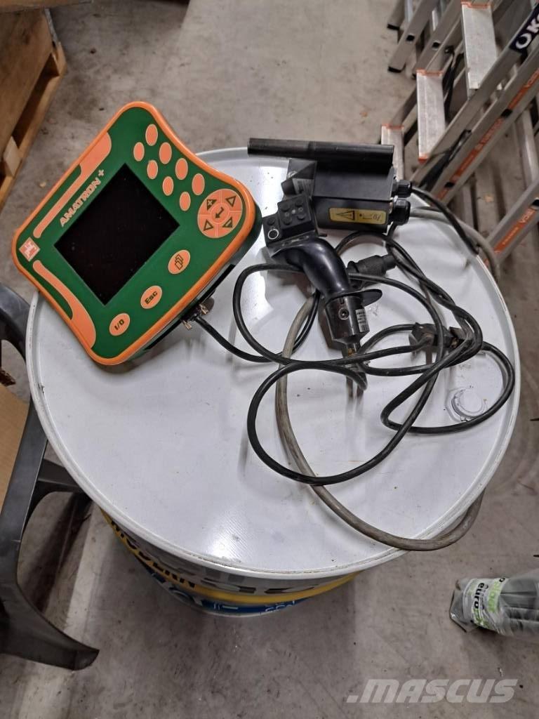 Amazone Ux 3200 20m 牵引式喷雾机