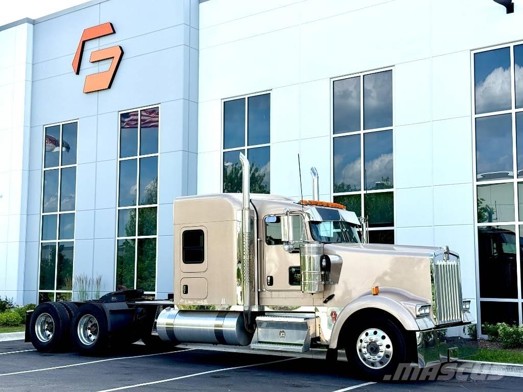 Kenworth W 900 牵引车