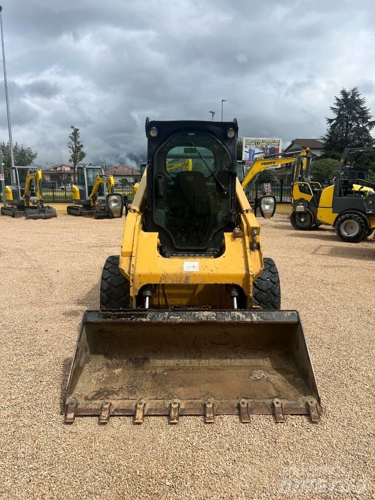 CAT 262 D 滑移装载机