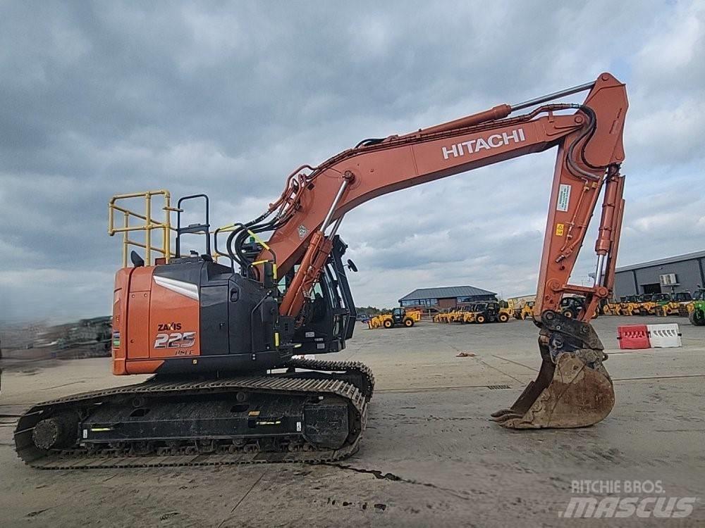 Hitachi ZX225USLC-7 履带挖掘机