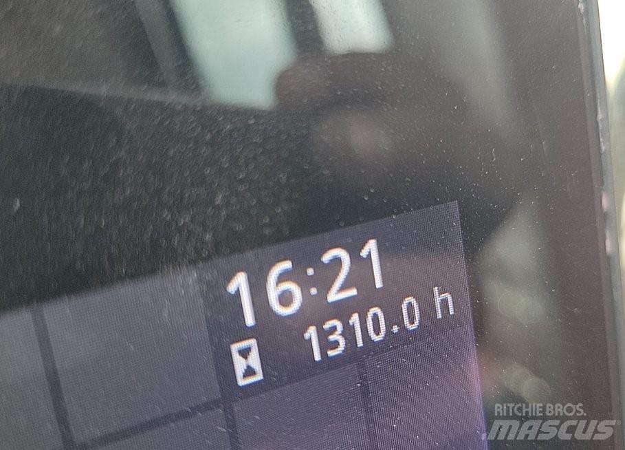 Hitachi ZX225USLC-7 履带挖掘机