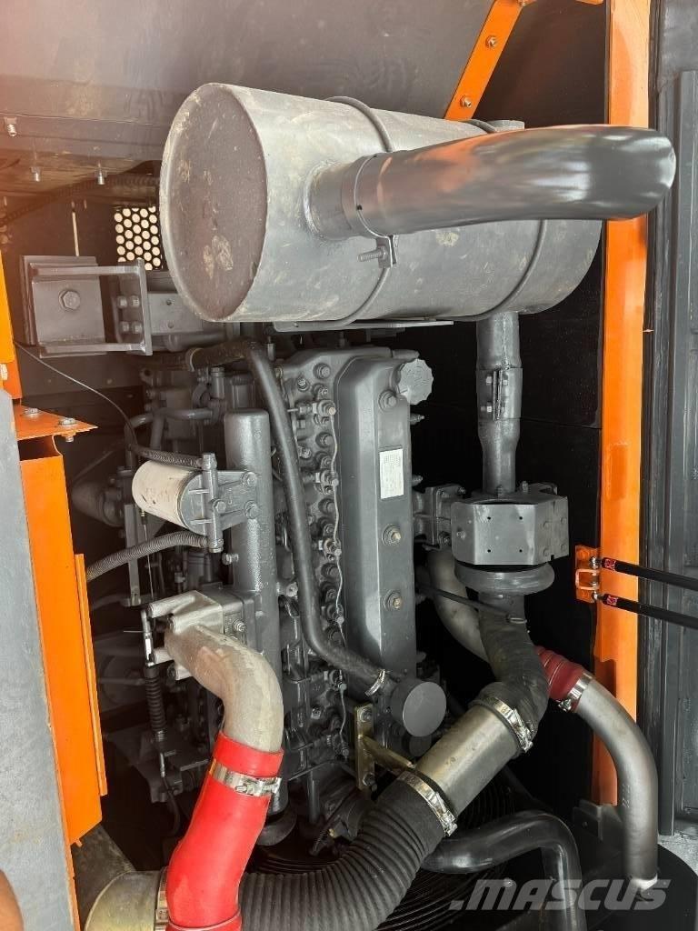 Develon DX 225 LCA 中型挖掘机