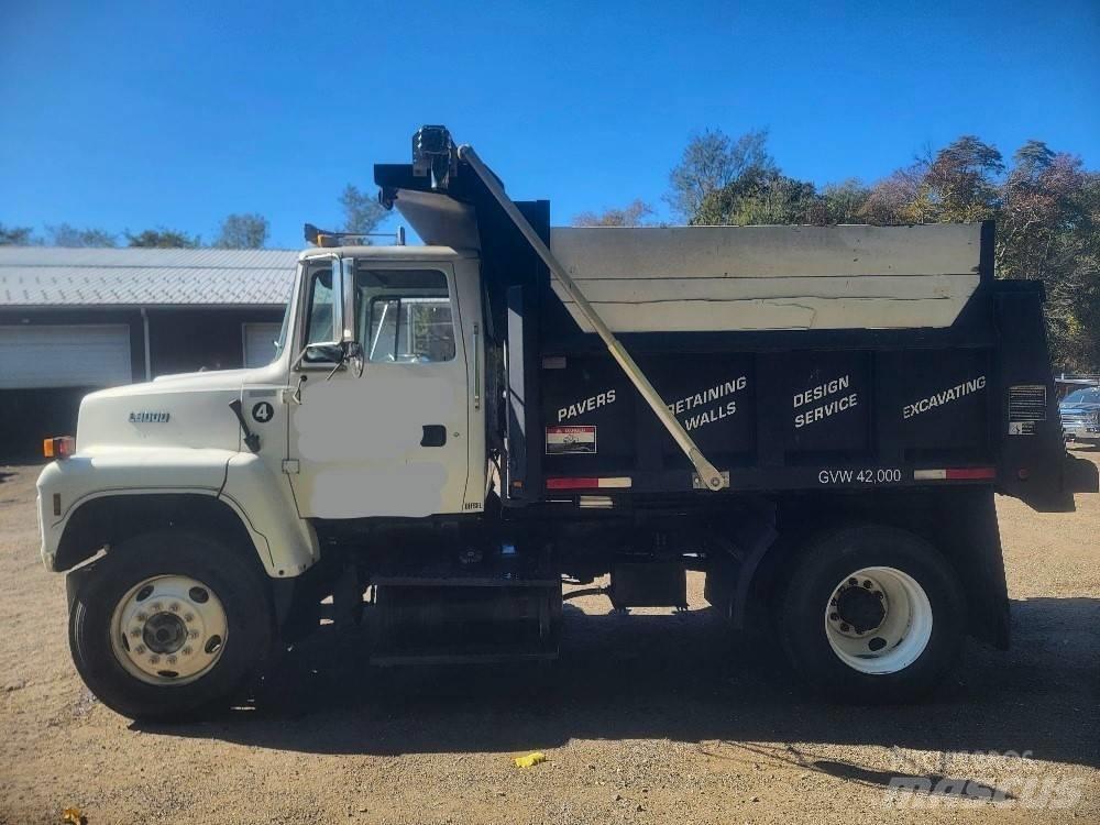 Ford L8000 自卸式货车