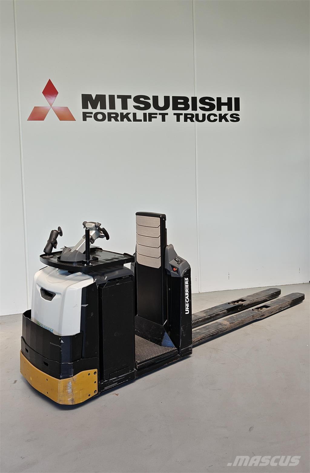 UniCarriers OLH250 低架装载机