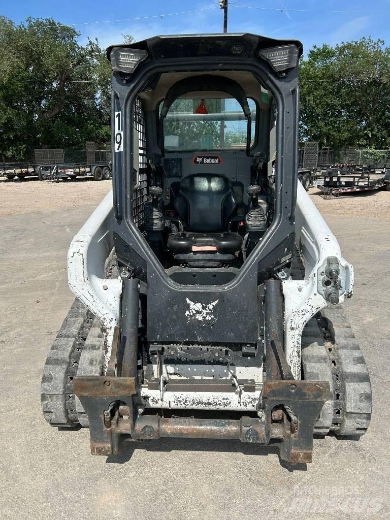 Bobcat T64 滑移装载机