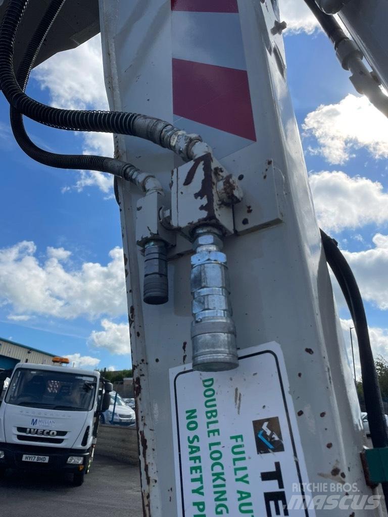 Takeuchi TB295W 轮式挖掘机