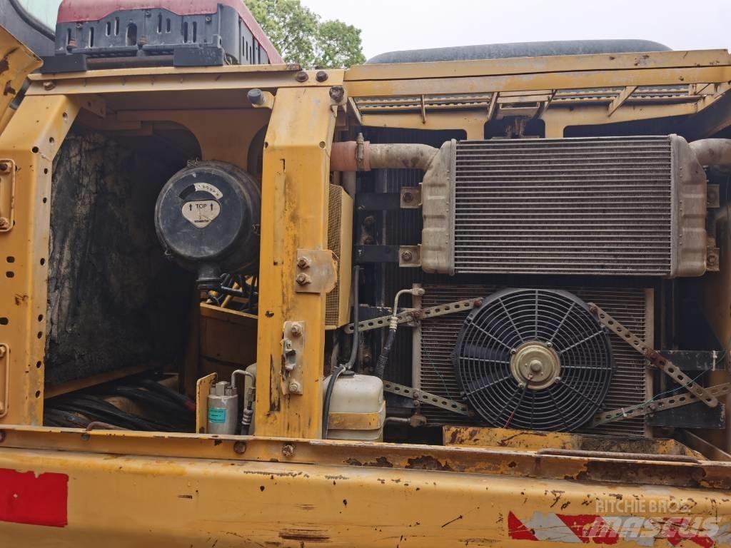 Komatsu PC 200-7 履带挖掘机