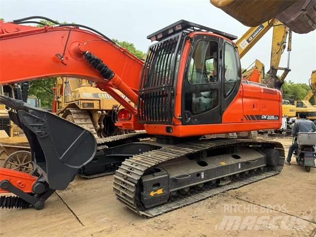 Doosan DX 225 LC 履带挖掘机