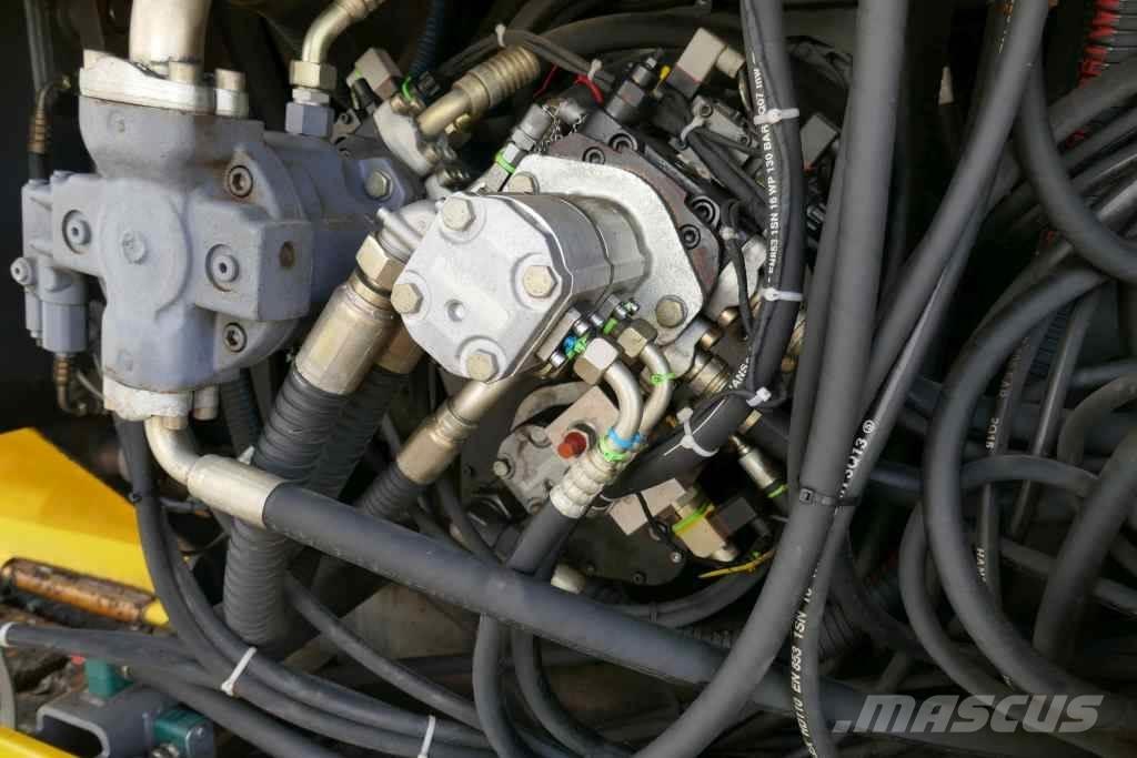 Volvo ABG 7820 沥青摊铺机