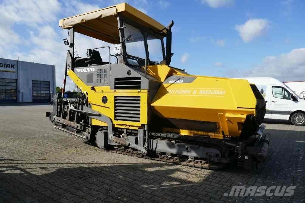 Volvo ABG 7820 沥青摊铺机