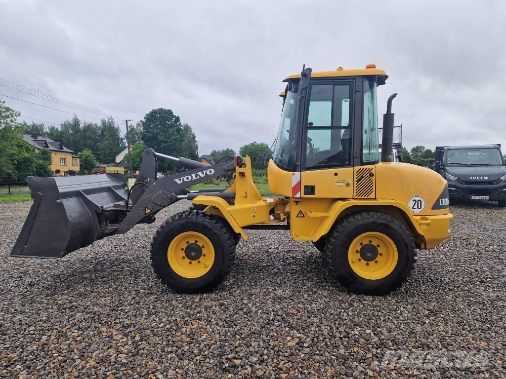 Volvo L 30 轮式装载机